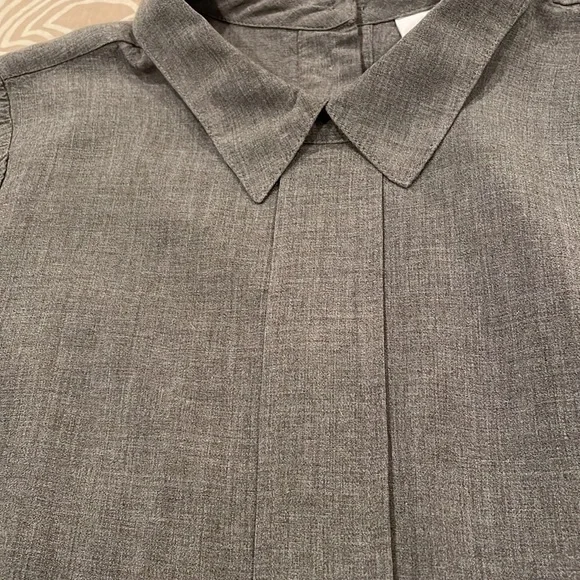J. Jill blouse, light gray, back buttons, XSP - Picture 5 of 9